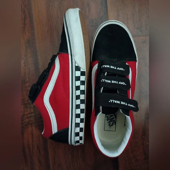 Vans Black and Red Sneakers "Off The Wall"_7 - Picture 2 of 4